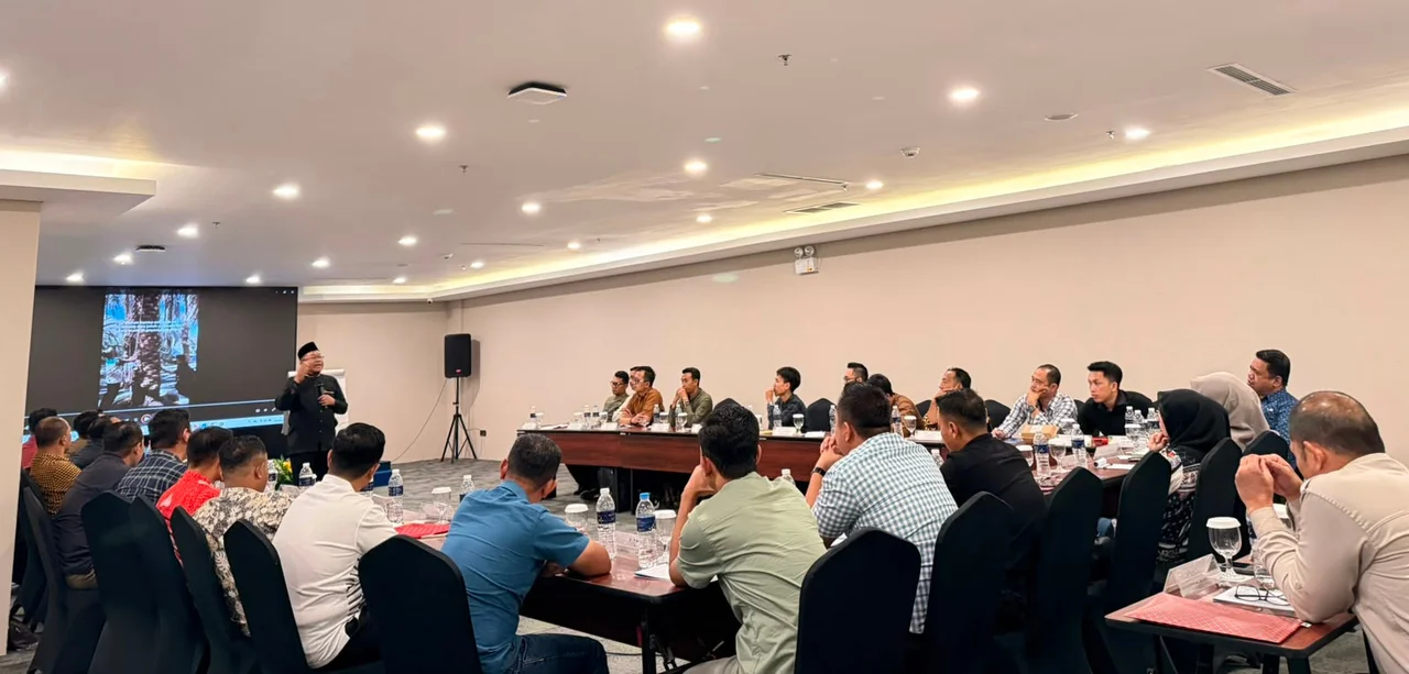 Foto :&nbsp;Slamet Sulistiono saat memberikan materi kepada para peserta training.&nbsp;